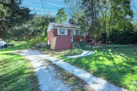 3 S649 Warren Ave, Warrenville, IL 60555
