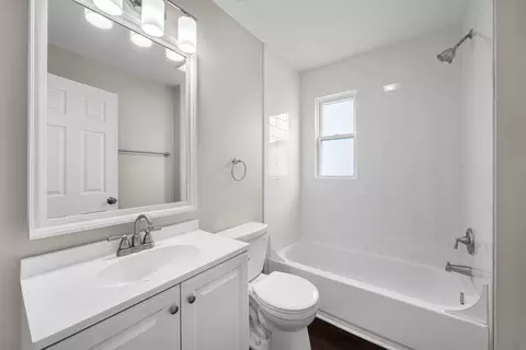Bath - 1027 Bentley Ln, Bartlett, IL 60103 photo 3 of 3