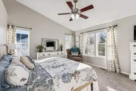 Bedroom - 2901 Falling Waters Ln, Lindenhurst, IL 60046 photo 1 of 4