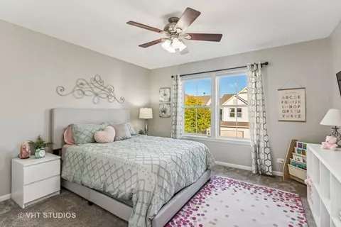 Bedroom - 2901 Falling Waters Ln, Lindenhurst, IL 60046 photo 2 of 4