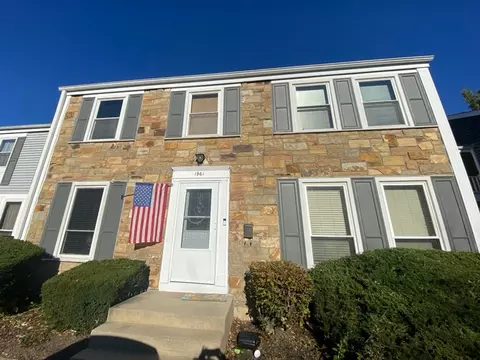 1961 Holbrook Ln, Hoffman Estates, IL 60169