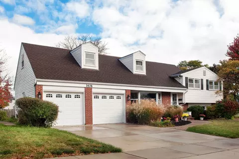 1406 W Lexington Dr, Arlington Heights, IL 60004
