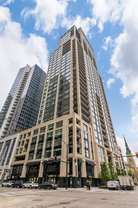 9 W Walton St #3700, Chicago, IL 60610