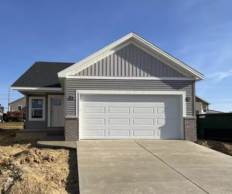 8 Eric Ct, Bloomington, IL 61705