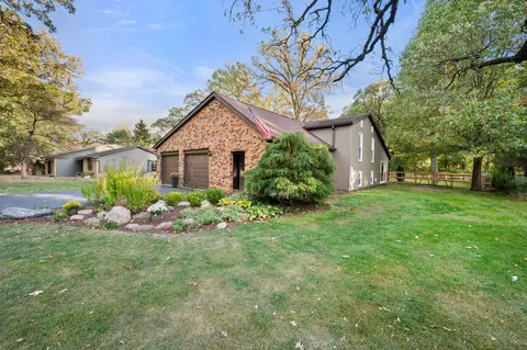 1970 Fays Ln, Sugar Grove, IL 60554