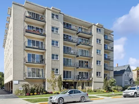 215 Marengo Ave #6D, Forest Park, IL 60130