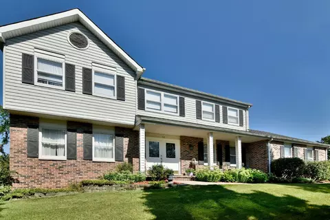 16 Hobson Ct, Woodridge, IL 60517