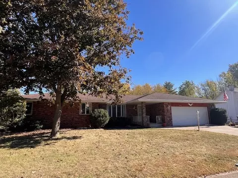 1210 S Quincy St, Clinton, IL 61727