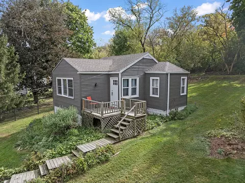 2113 Lincoln Ave, Fox River Grove, IL 60021