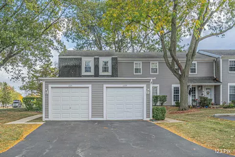 1275 Northampton Ln, Roselle, IL 60172