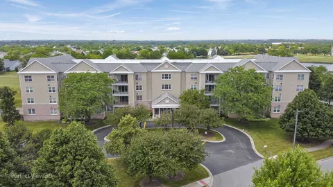 13750 Bristlecone Dr #111, Plainfield, IL 60544