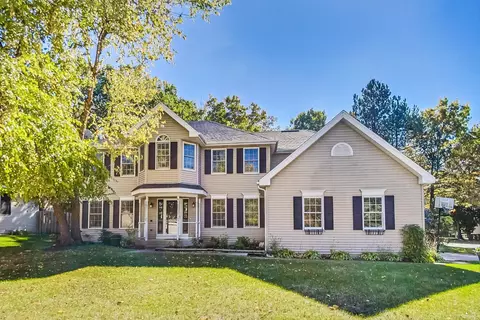 1300 Prairie Dr, Algonquin, IL 60102