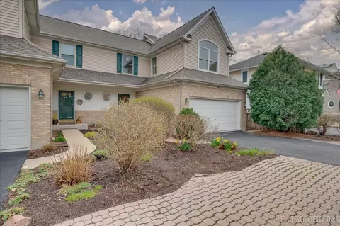 451 N 1st St, Geneva, IL 60134