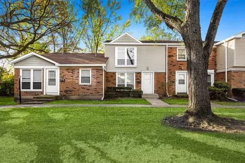 2055 Essex Ct #2055, Streamwood, IL 60107
