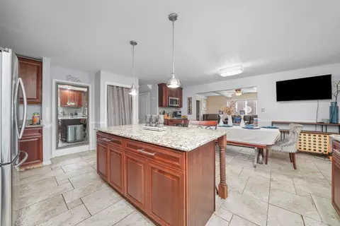 Kitchen - 18400 Holland Rd, Lansing, IL 60438 photo 3 of 3