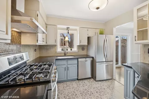 1748 Linneman St, Glenview, IL 60025 photo 7