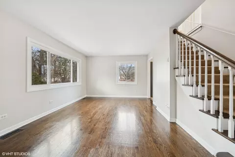 1748 Linneman St, Glenview, IL 60025 photo 4