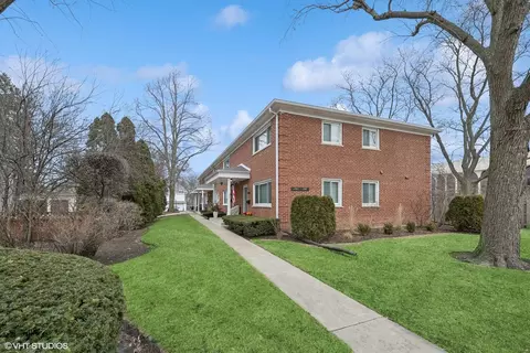1748 Linneman St, Glenview, IL 60025