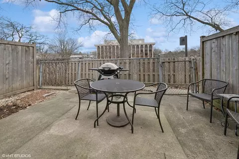 1748 Linneman St, Glenview, IL 60025 photo 15