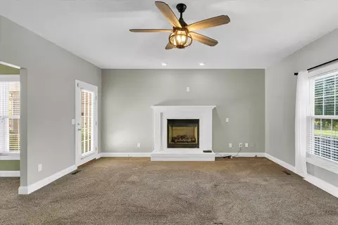 Living - 2005 Emerald Dr, Champaign, IL 61822 photo 6 of 7