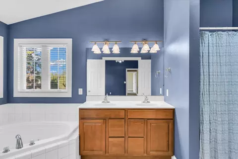 Bath - 2005 Emerald Dr, Champaign, IL 61822 photo 1 of 3