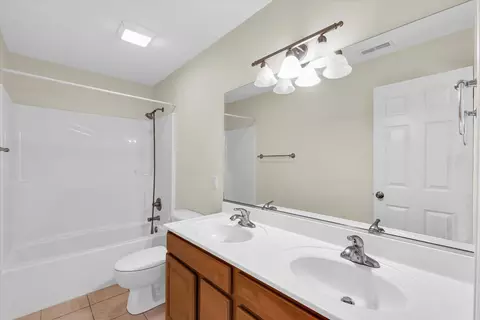 Bath - 2005 Emerald Dr, Champaign, IL 61822 photo 3 of 3