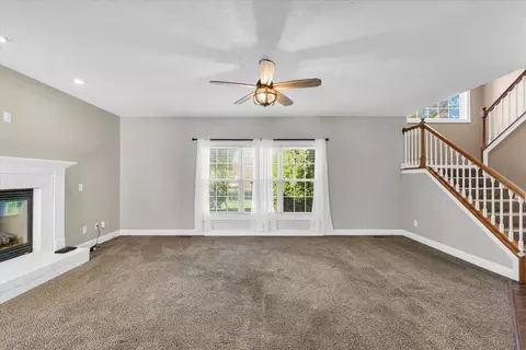 Living - 2005 Emerald Dr, Champaign, IL 61822 photo 5 of 7