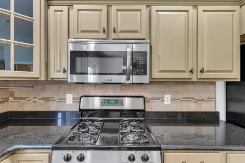 Kitchen - 2005 Emerald Dr, Champaign, IL 61822 photo 4 of 4