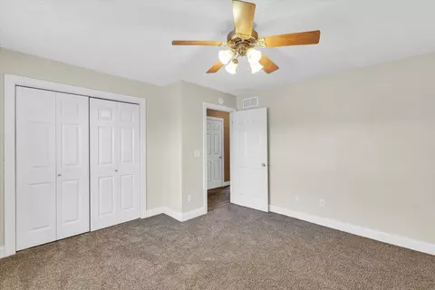 Bedroom - 2005 Emerald Dr, Champaign, IL 61822 photo 10 of 10
