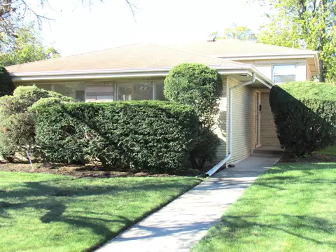 9536 Tripp Ave, Skokie, IL 60076