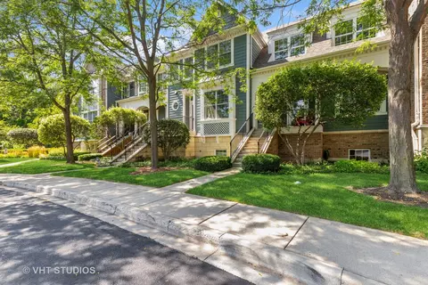 1937 Lynn Cir, Libertyville, IL 60048