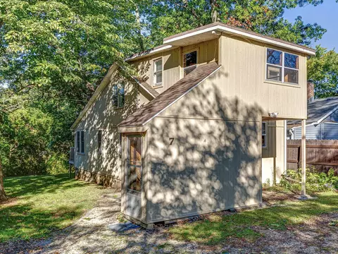 7 Skillen Ln, Fox Lake, IL 60020