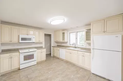 Kitchen - 11502 Main St, Huntley, IL 60142 photo 2 of 3