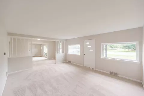 Living - 11502 Main St, Huntley, IL 60142 photo 3 of 4
