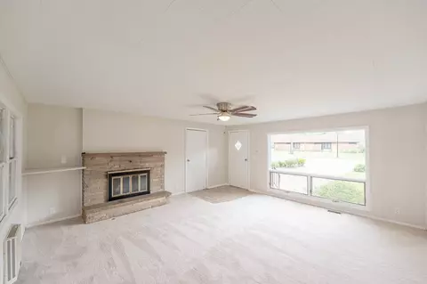 Living - 11502 Main St, Huntley, IL 60142 photo 2 of 4