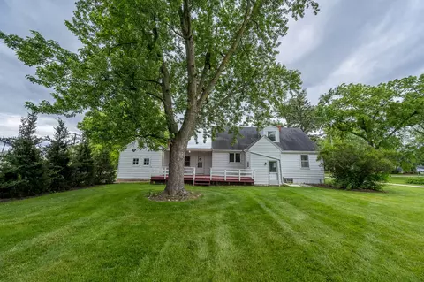 Exterior - 11502 Main St, Huntley, IL 60142 photo 4 of 5