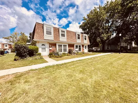 2235 Flower Ct #126, Schaumburg, IL 60194