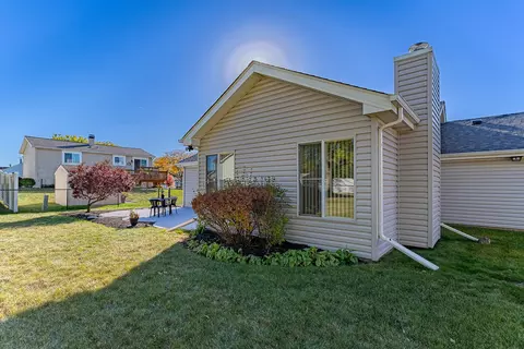 989 S Chippendale Dr, Bartlett, IL 60103 photo 16