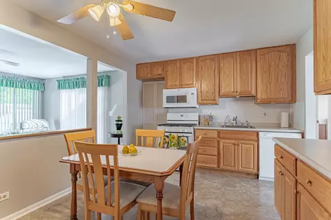 989 S Chippendale Dr, Bartlett, IL 60103 photo 6