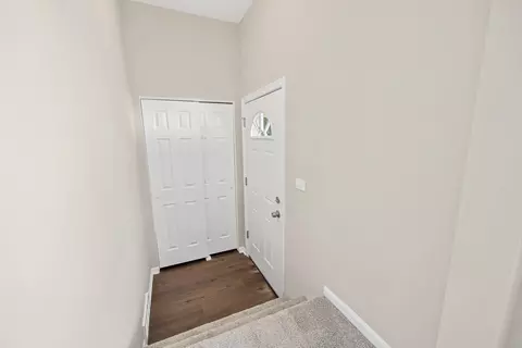 Entry Way - 8719 44th Pl, Lyons, IL 60534 photo 1 of 2