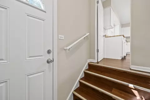 Entry Way - 8719 44th Pl, Lyons, IL 60534 photo 2 of 2