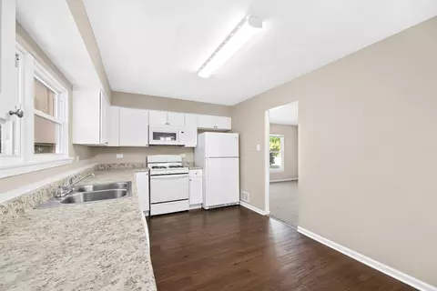 Kitchen - 8719 44th Pl, Lyons, IL 60534 photo 2 of 3