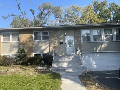 2800 Knollwood Pl, Hazel Crest, IL 60429