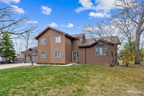 203 Oak Ct, Minooka, IL 60447 photo 2