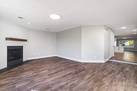 Living - 409 E 26th St, Sterling, IL 61081 photo 1 of 6
