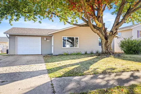 Exterior - 409 E 26th St, Sterling, IL 61081 photo 2 of 5