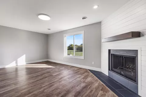 Living - 409 E 26th St, Sterling, IL 61081 photo 2 of 6