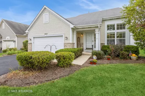 21507 W Chestnut Ln, Plainfield, IL 60544