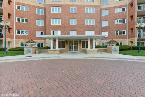 710 Creekside Dr #407, Mount Prospect, IL 60056