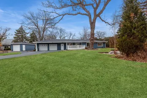 35 Meadowood Dr, Oak Brook, IL 60523